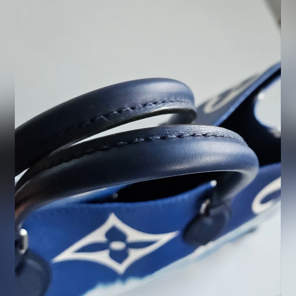 Louis Vuitton Blue Escale Limited Edition Onthego GM - Picture 7 of 15